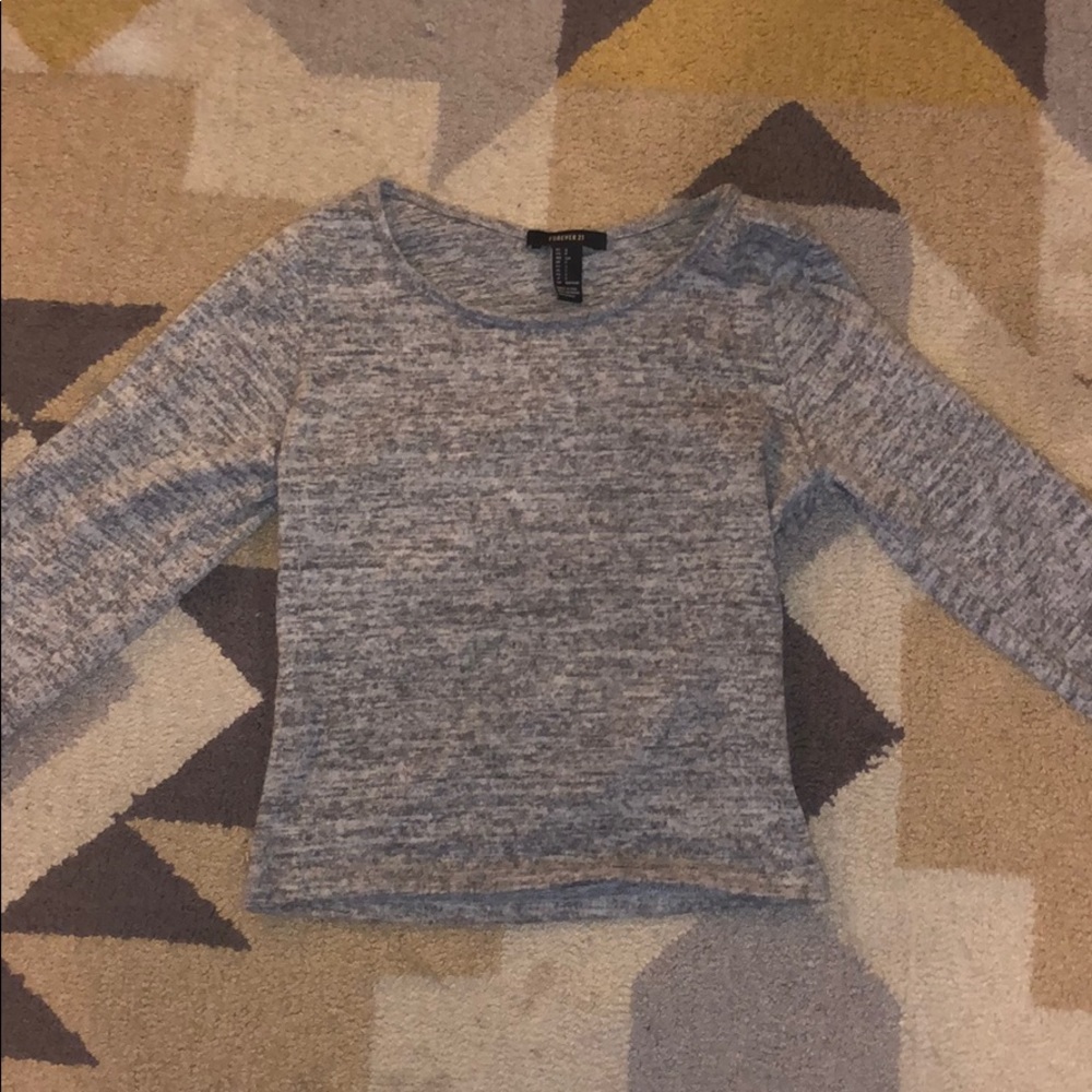 Forever 21 crop top shirt. Worn 1-2. Few fuzzballs